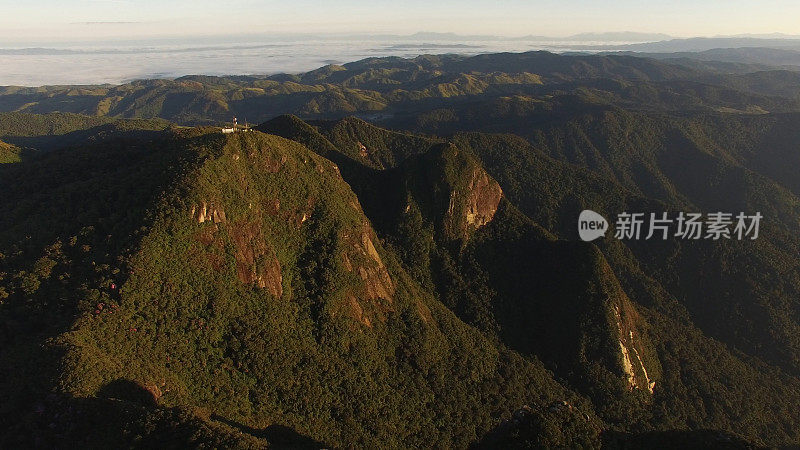 鸟瞰图的山脉在Paraty，里约热内卢de Janeiro，巴西